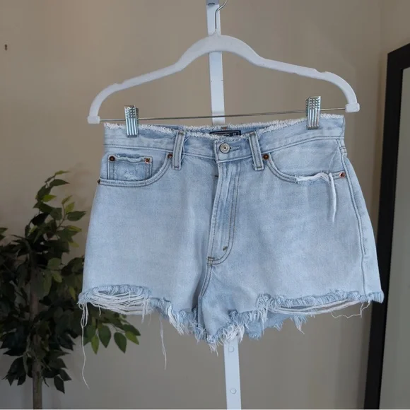 Abercrombie & Fitch Annie High Rise Short - Light Wash Distressed - Size 27/4 - Picture 1 of 4